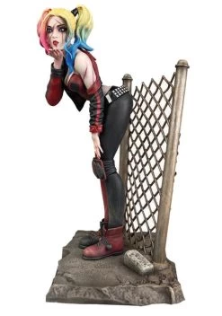 Diamond Select DC Gallery - DCeased Harley Quinn Figur