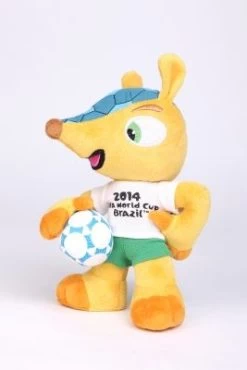 Diverse Fuleco Plüsch Maskottchen 17cm WM 2014 Brasilien Ball Unter Arm